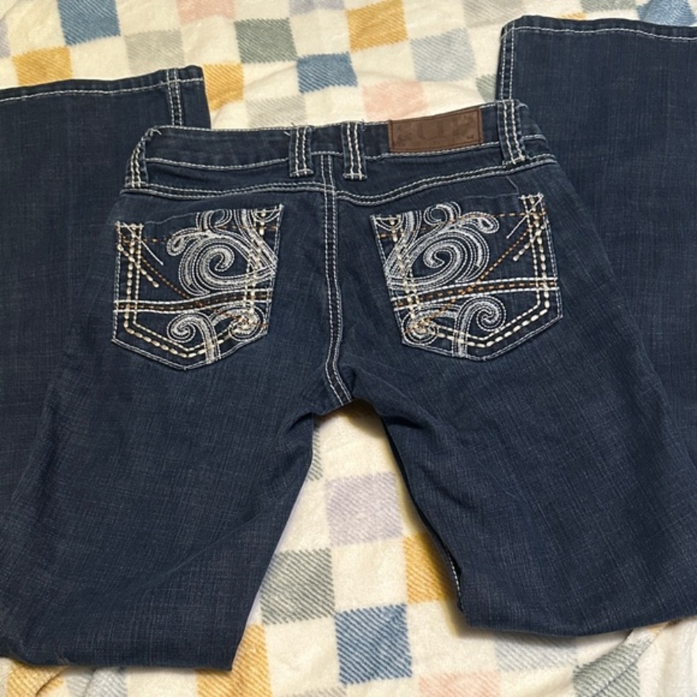 A15.  Cowgirl Up Women's Mid Rise Boot Cut Jeans embroidered pockets size 26